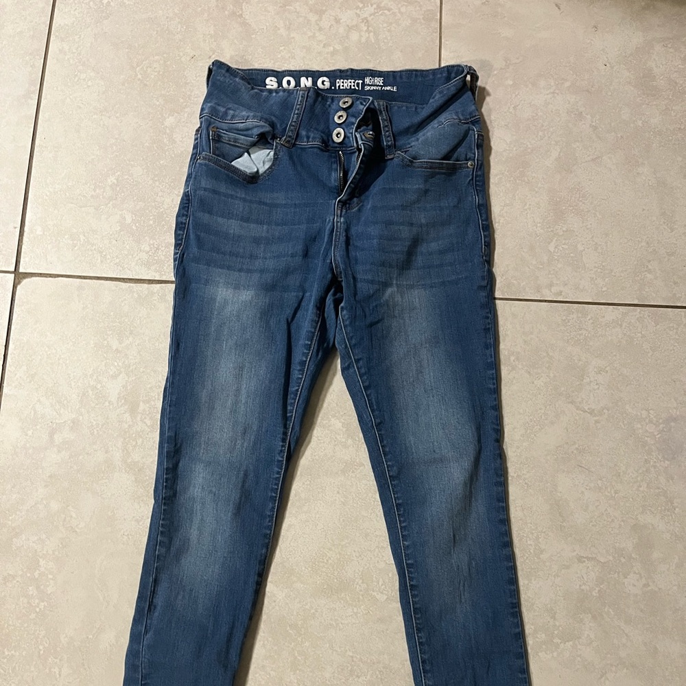Blue skinny jeans